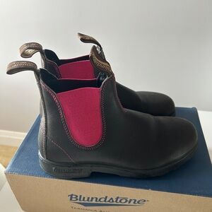 Blundstone Black and Pink Chelsea Boots